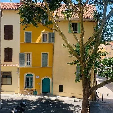 Cosy Avec Deux Vélos Coeur De Hyères